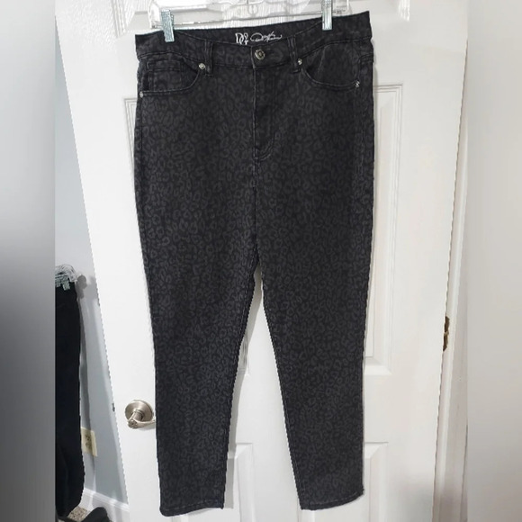 DG2 by Diane Gilman Gray and Black Leopard Print Skinny Jeans in Size 14 - Picture 1 of 11